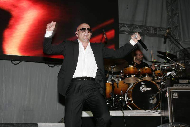 Rapper Pitbull leva os fas ao delírio, no Mucuripe Club