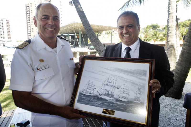 Max Câmara recebe oficiais do navio-escola Esmeralda, de bandeira Chilena