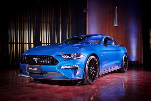 Ford Mustang faz 54 anos e a cada ano sua fama cresce