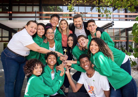 Élcio Batista recebe estudantes que realizaram intercâmbio na China