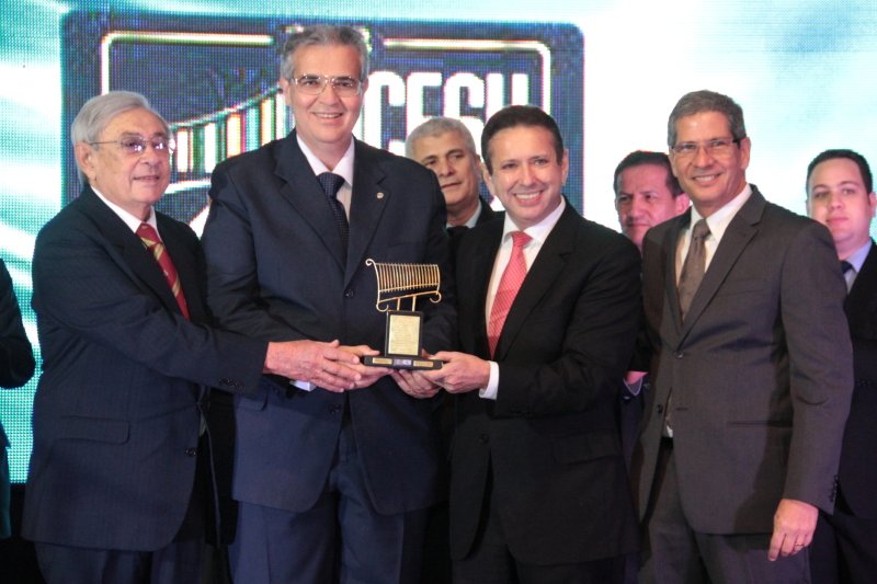 José do Egito é homenageado com Troféu João Melo