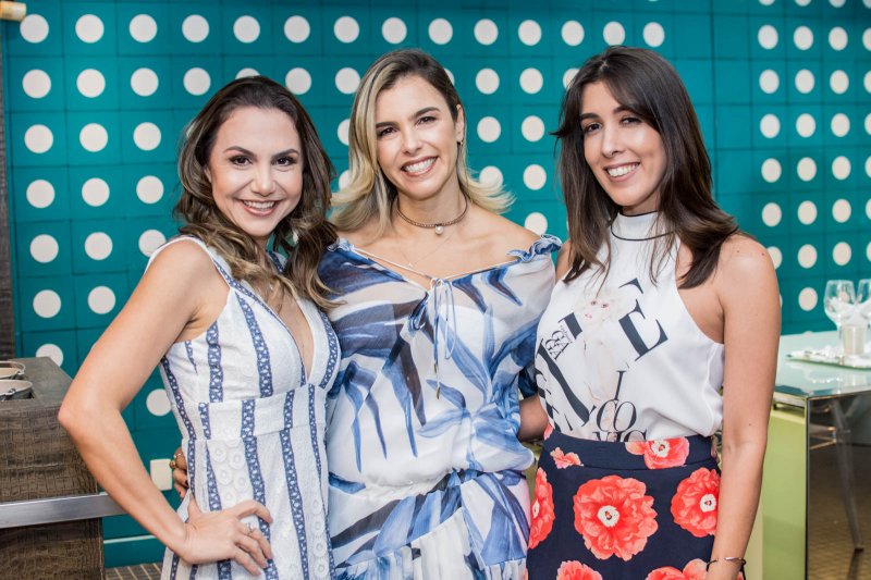 Liliana Diniz recebe um time de bonitonas na Cosmic