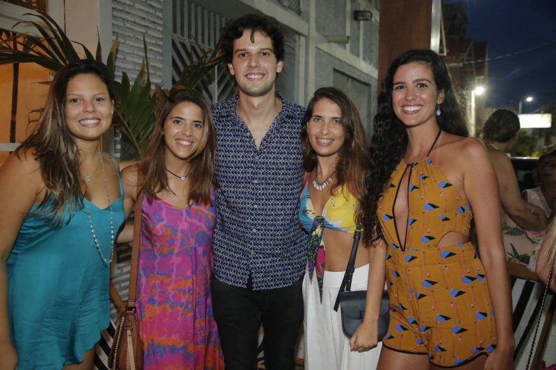 Sobram estilo e bacanas no lançamento do novo EP de Davi Cartaxo na Praia de Iracema