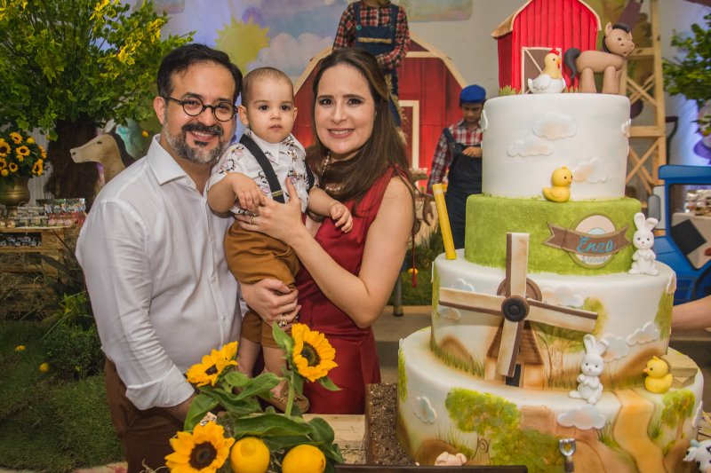 Com o tema Fazendinha, Márcio e Manoela Crisóstomo celebram o primeiro aninho de Enzo