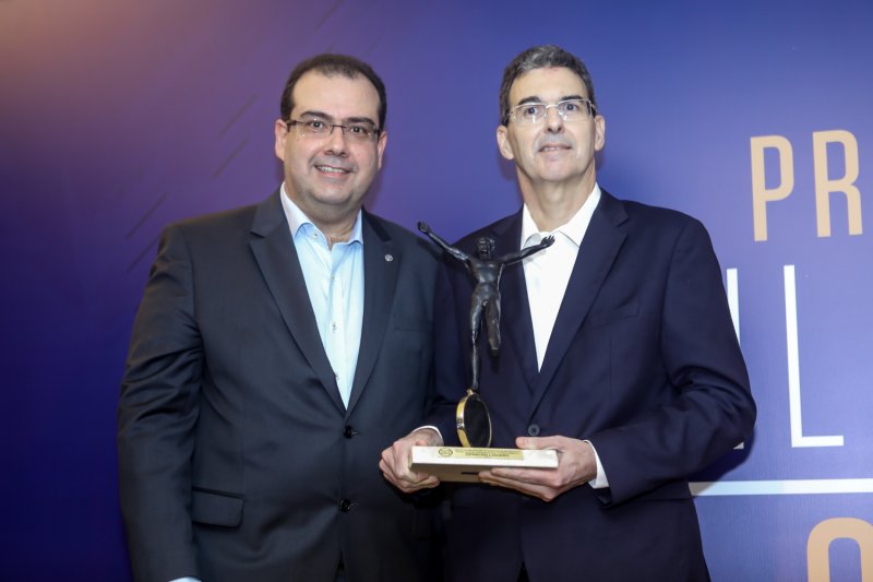 Geraldo Luciano recebe o Troféu Equilibrista 2017 em prestigiada cerimônia no Gran Marquise Hotel