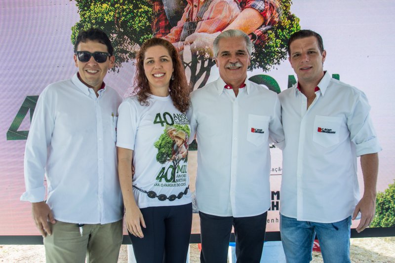 Pio Rodrigues Neto comemora a primeira etapa do projeto 40 anos. 40 mil mudas