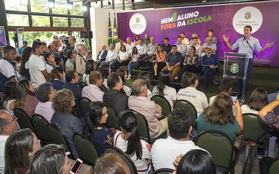 Governo lança programa para reduzir evasão escolar