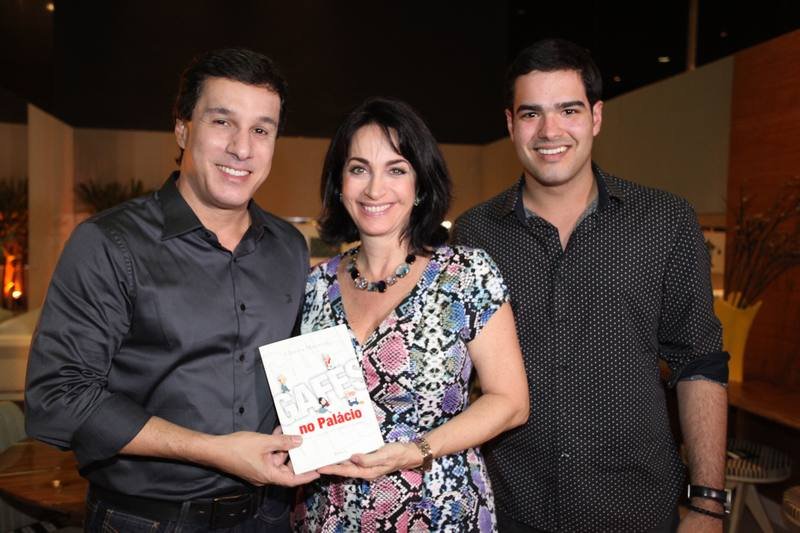 Galpão D serviu de cenário da sessão autógrafos do livro de Claudia Matarazzo