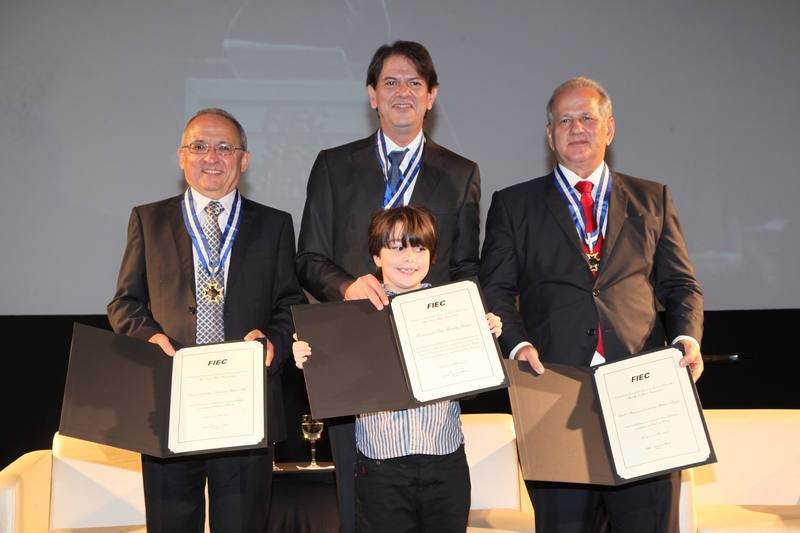 Cid Gomes recebe a Medalha do Mérito Industrial