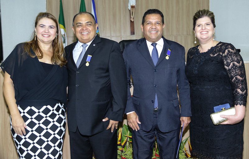 Teodoro e Raimundo Nonato Silva Santos são homenageados com a medalha Boticário Ferreira