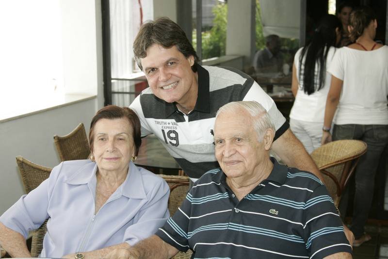 Paulo Miranda festeja sua troca de idade no Cafe Pagliuca