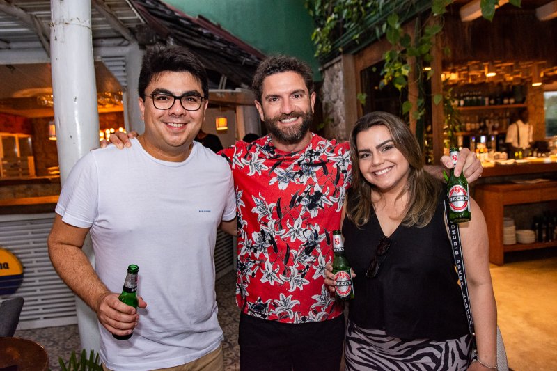 Colosso arma edição especial do Vnyl Cashew para o lançamento da Cerveja Beck's