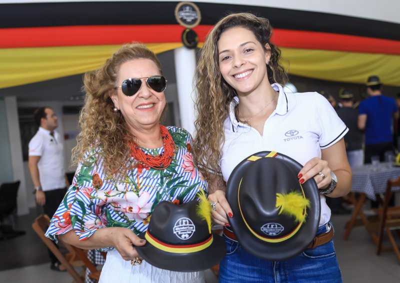 Luiz Teixeira recebe um time de bacanas em torno do 1º Oktoberfest Newsedan Mercedes - Benz