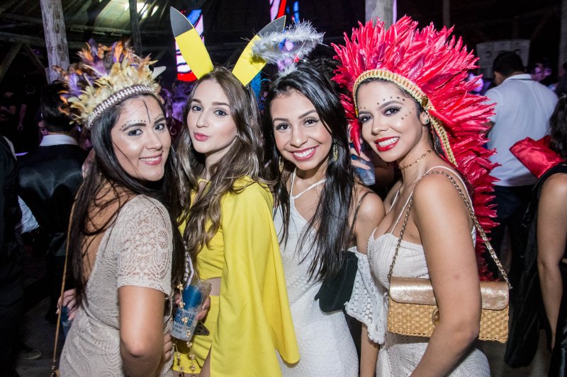 Halloween Café de La Musique arrasta uma turma de gente bonita ao Cumbuco