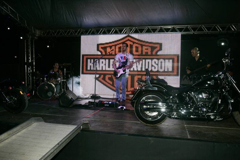 Uma legião de amantes da Harley-Davidson prestigiaram a balada de inauguração da Newroad