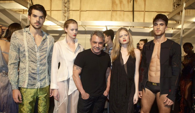 Lino Villaventura brilha na primeira noite do Dragão Fashion Brasil