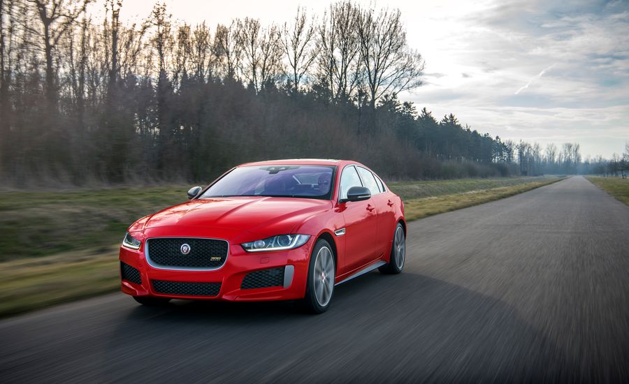 Jaguar XE agora ganha duas opções especiais no modelo 2019