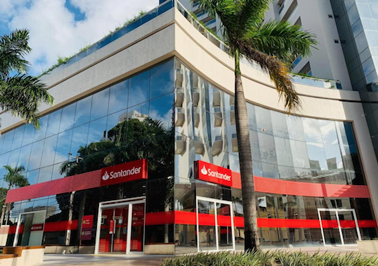 Santander inaugura espaço Select em Fortaleza