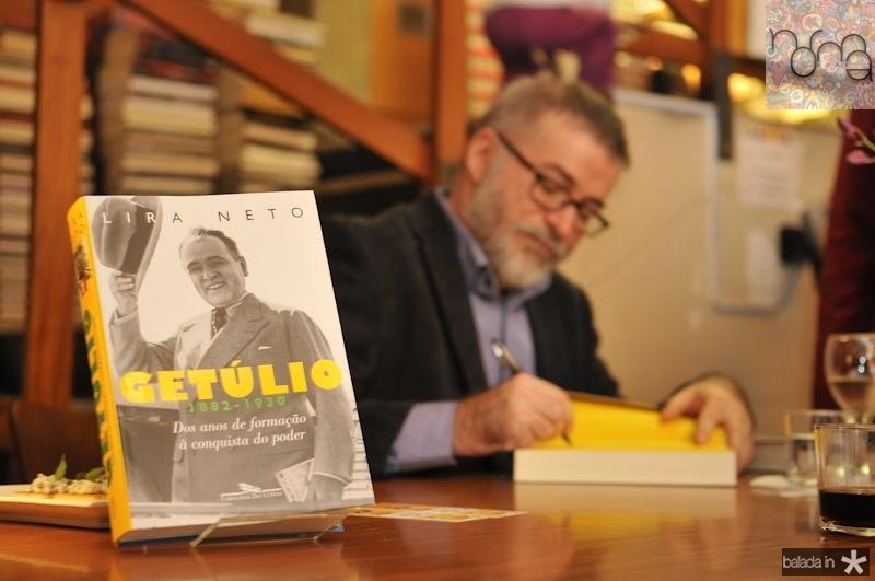 Livraria da Vila serviu de cenário para o lançamento de Getúlio, de Lira Neto