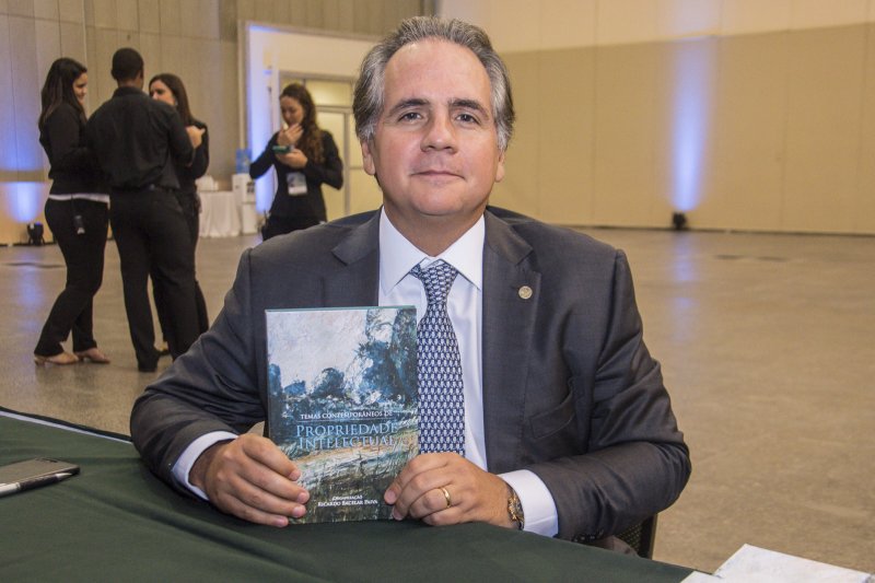 Ricardo Bacelar lança livro em conferência internacional de Direitos Humanos