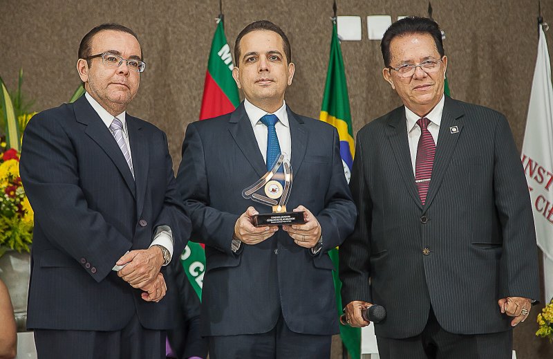 Abertura do Fórum de Ciência Penal homenageia personalidades com o Troféu Forças Vivas