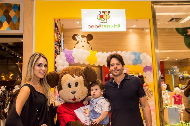 Maria Isabel e André Cabral levam altinhos e baixinhos para o desfile da BebêTenkitê no RioMar