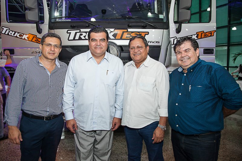 Novo Actros é apresentado durante happy hour na Ceará Diesel