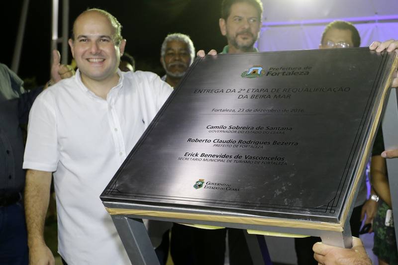 Prefeito Roberto Cláudio entrega novo trecho da Av. Beira Mar