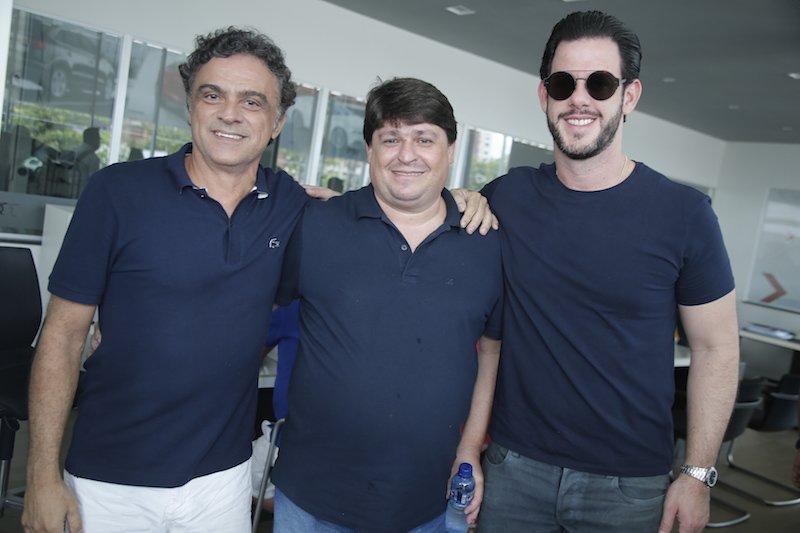 George Lima pilota feijoada na Audi Center Fortaleza