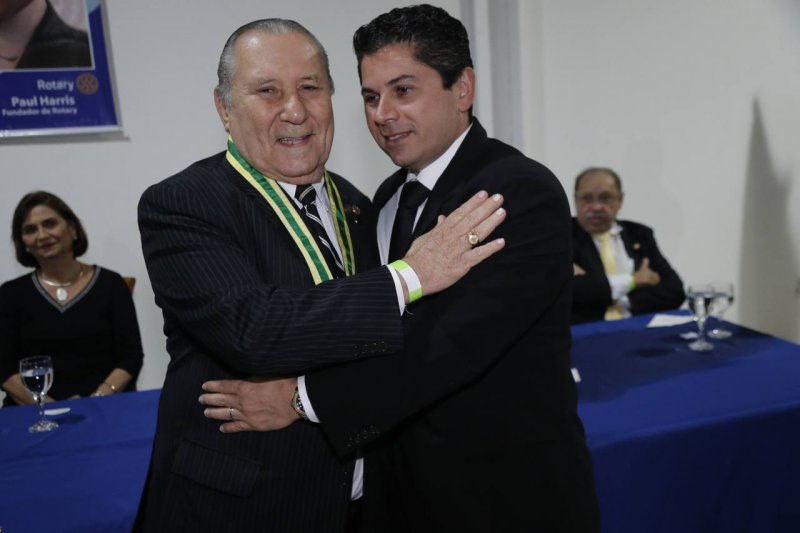 Idalmir Feitosa é agraciado com a Medalha Dr. José Pompeu Vasconcelos Filho em cerimônia que marca os 43 anos Rotary Club Fortaleza Barra