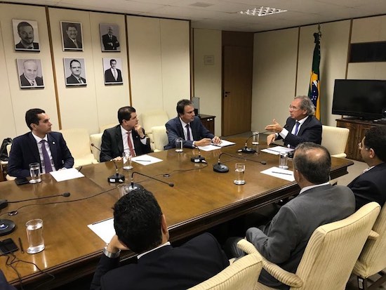 Camilo Santana desembarca em Brasília para discutir ações econômicas e da Previdência