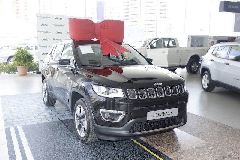 Ronaldo Munhoz e Gabriela Teixeira pilotam lançamento do novo Jeep Compass, na Newsedan