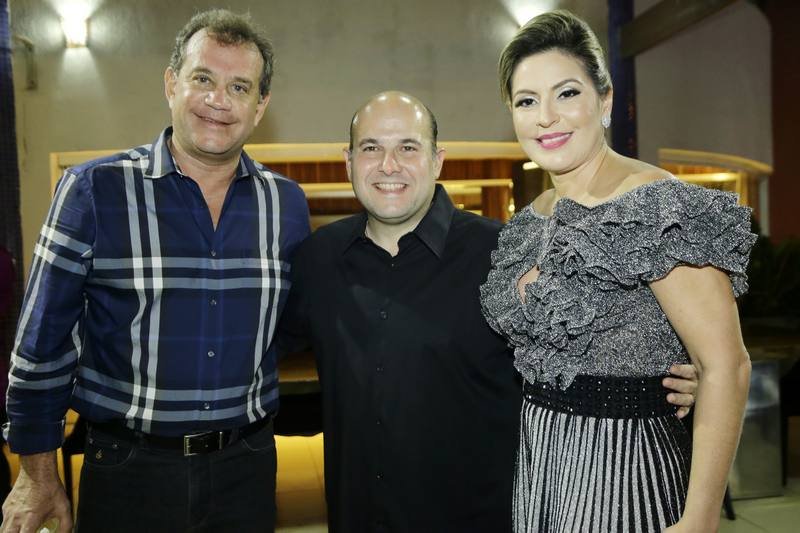 Ricardo e Deborah Nibon comemoram aniversário em clima de Natal