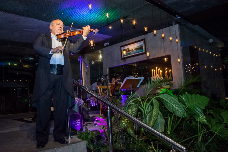 Maestro Gladson Carvalho comemora aniversário de carreira no Pipo Restaurante