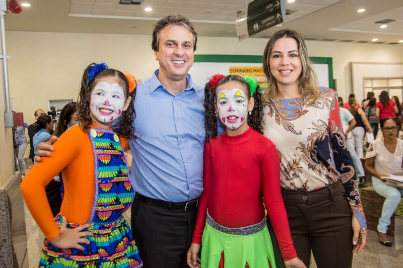 Onélia e Camilo Santana presidem solenidade de abertura de seminário sobre desenvolvimento infantil no Centro de Eventos do  Ceará