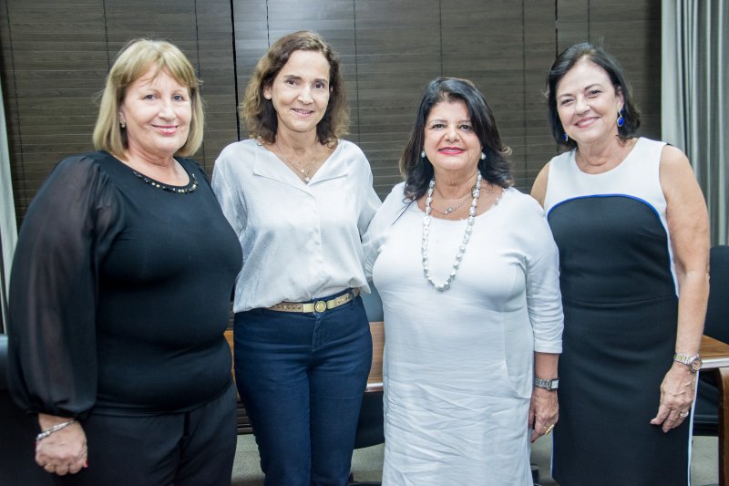 Ana Studart e Annete de Castro recebem Luiza Trajano na FIEC