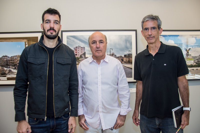 Sílvio Frota recebe Felipe Dana e Leão Serva no Museu da Fotografia Fortaleza