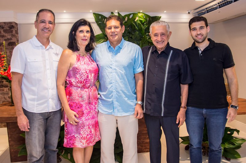 Marcus e Rosanne Medeiros recebem os amigos para festejar a nova idade do anfitrião