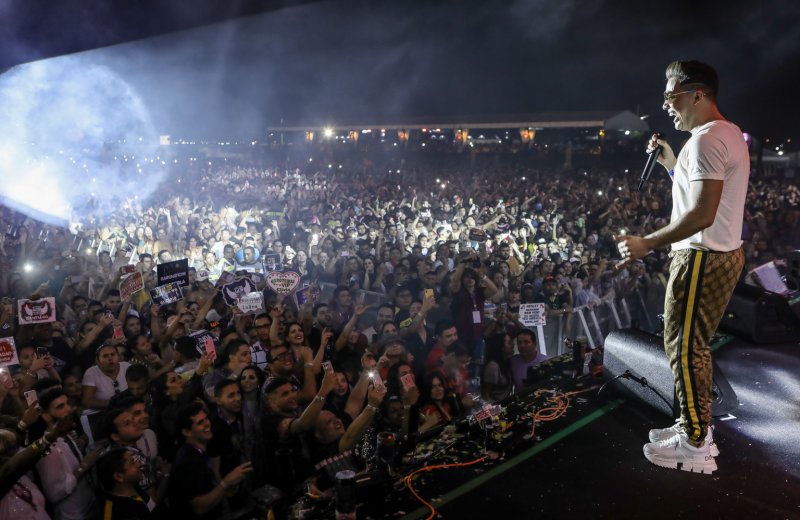 Wesley Safadão arrasta uma turma festeira até a Arena Castelão em mais uma edição do Garota Vip