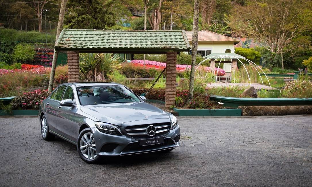 Potência e economia andam juntos? O Mercedes-Benz 200 EQ Boost prova que sim