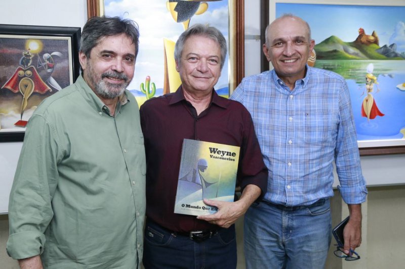 Wayne Vasconcelos lança livro na Galeria de Arte do Iate Clube