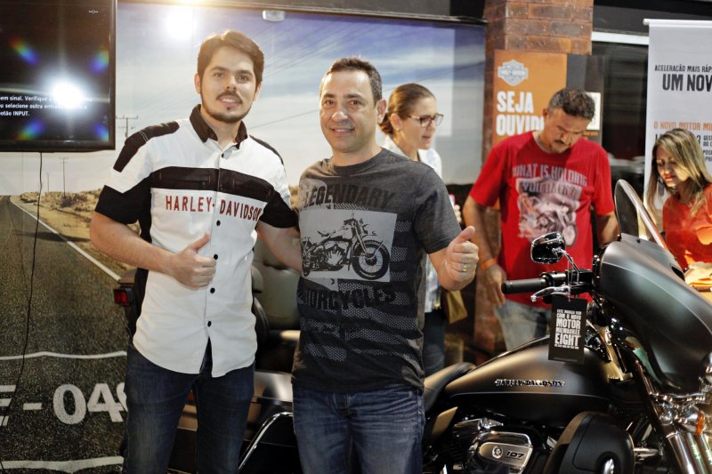 Happy Hour marca lançamento da linha Touring na Newroad  Harley-Davidson