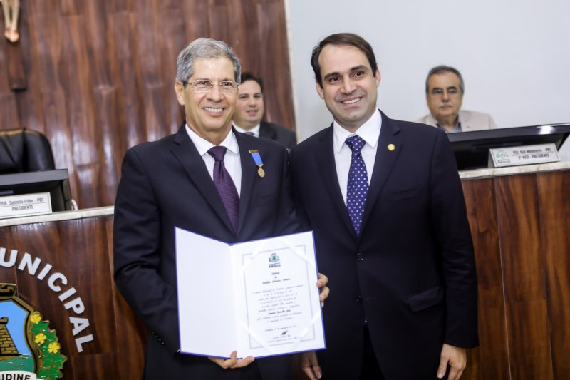 Severino Ramalho Neto recebe Medalha Boticário Ferreira na Câmara Municipal de Fortaleza