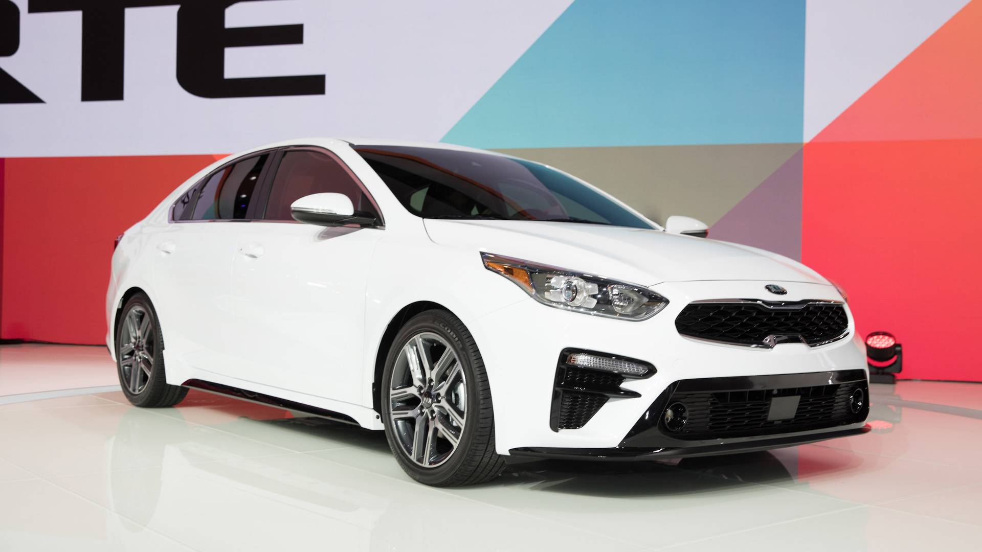 Kia Cerato 2019 é uma boa opção ante os sedans japoneses