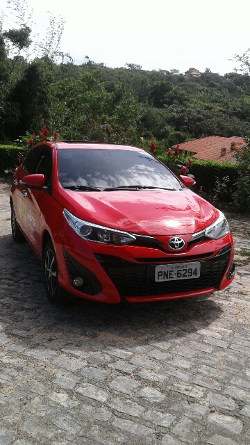 Dirigindo o Toyota Yaris: economia é seu ponto mais forte