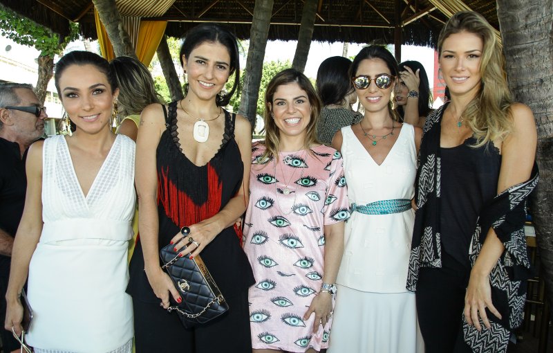 Nicole Pinheiro arma get-together no Iate Clube de Fortaleza