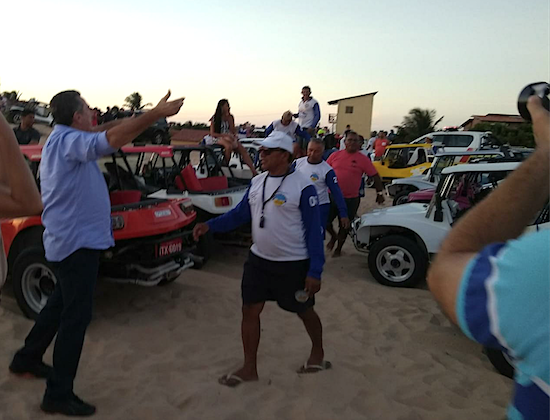 Bismarck Maia disciplina passeios de buggy em Canoa Quebrada