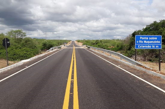 Governo do Ceará entrega rodovia em Paramoti