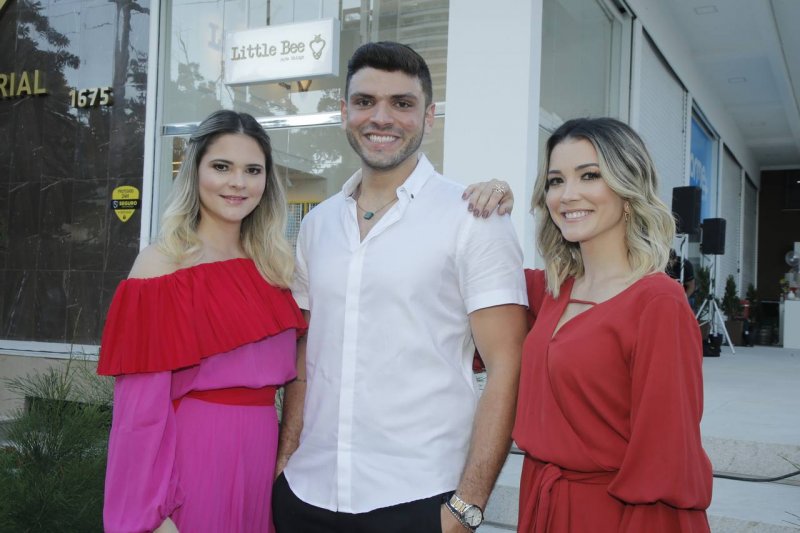 Carolina Ciarlini, Lia Bastos e Fernando Rodrigues pilotam coquetel de inauguração da Little Bee