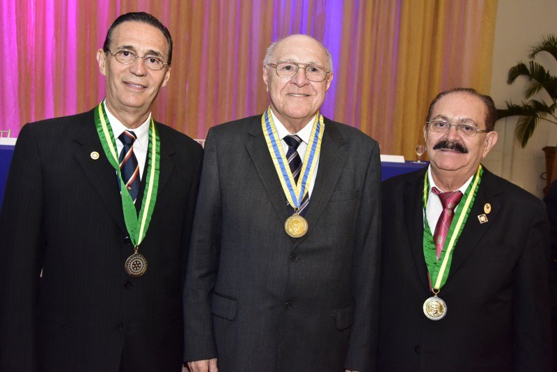 Rotary Club Fortaleza Barra brinda 42 anos em noite de honrarias